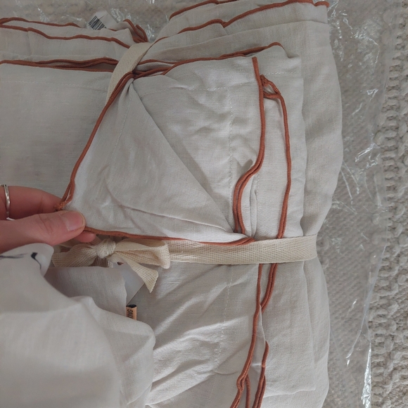 NWT- Quince European Linen Embroidered Duvet Cover & Shams! King/ Cal King(726) - Picture 11 of 14